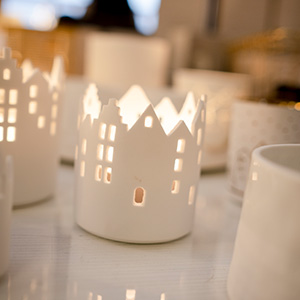 Winter Dekoration – weiße Häuser für Teelichter